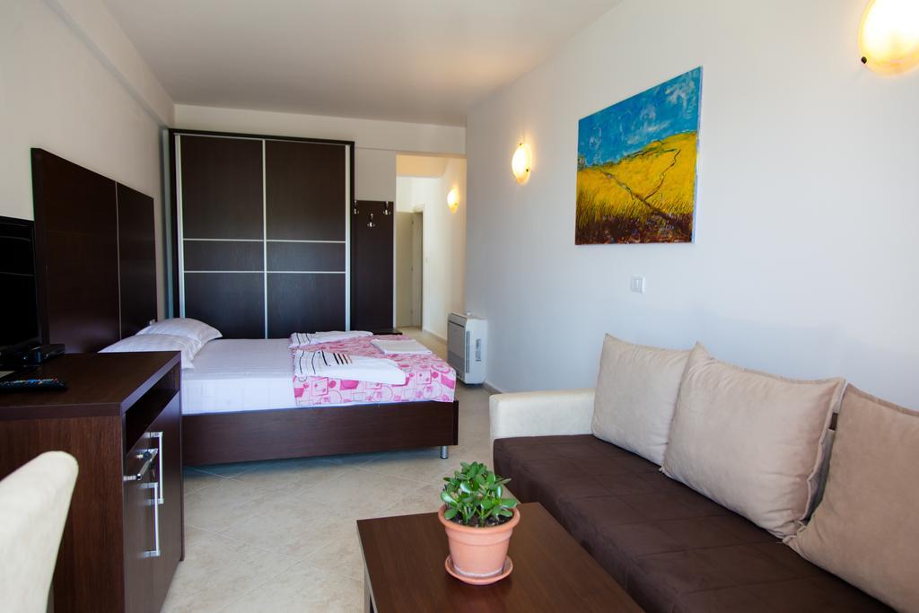 Apartments Art Ulcinj Rom bilde