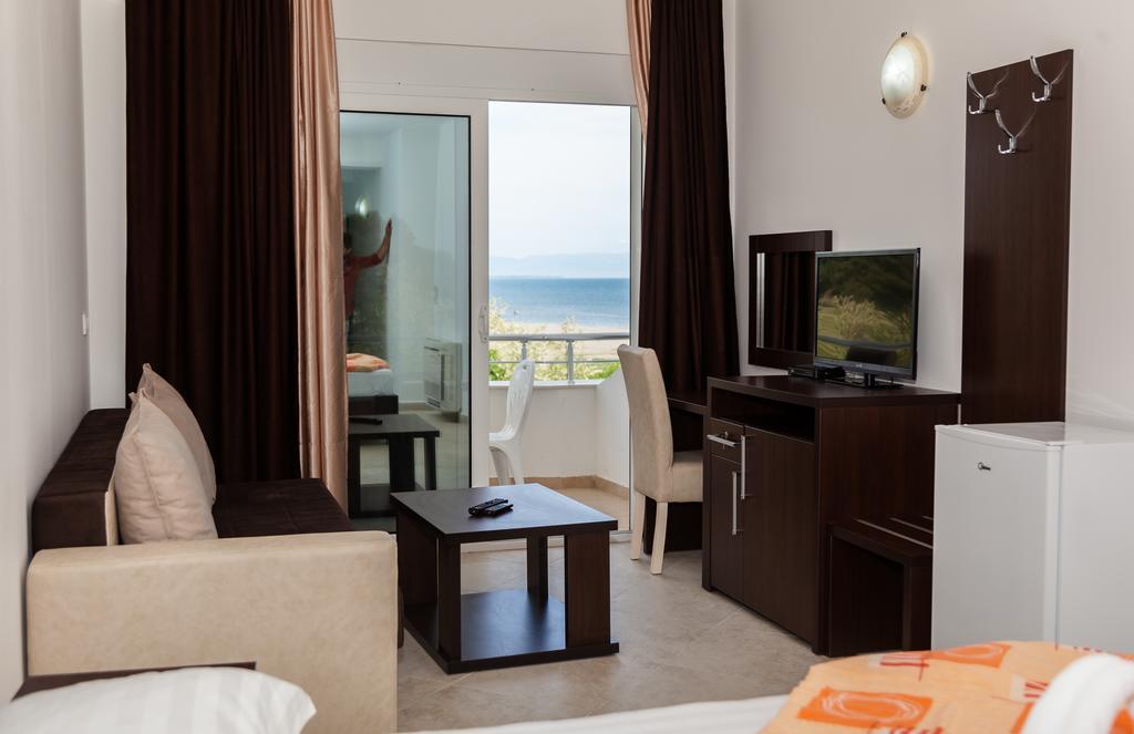 Apartments Art Ulcinj Rom bilde
