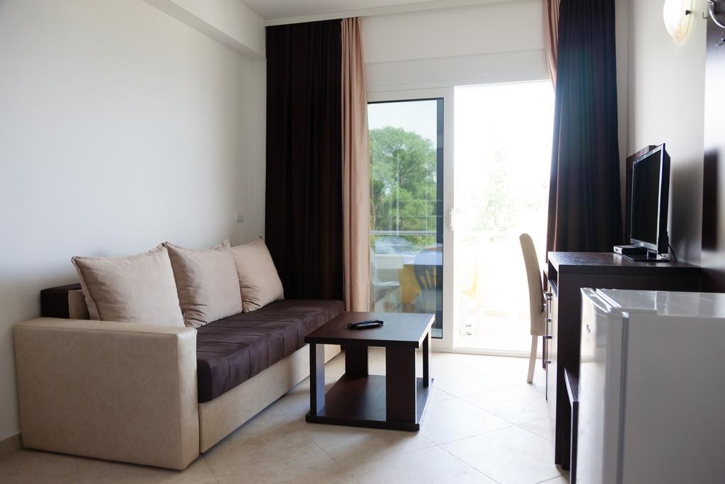 Apartments Art Ulcinj Rom bilde