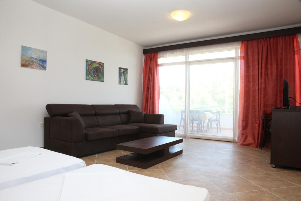 Apartments Art Ulcinj Rom bilde