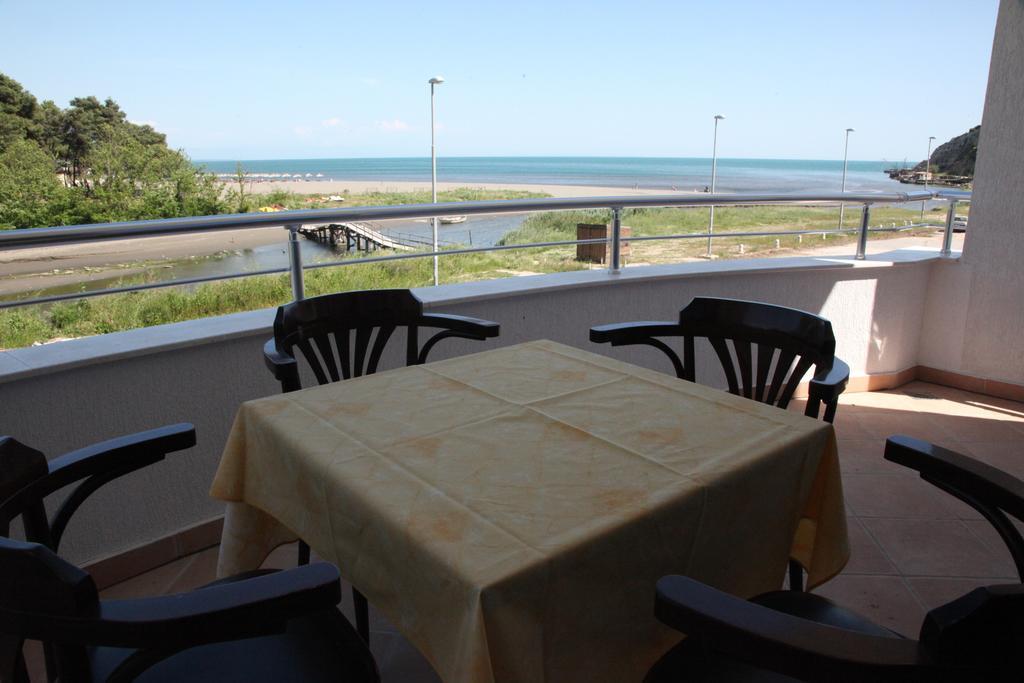 Apartments Art Ulcinj Rom bilde